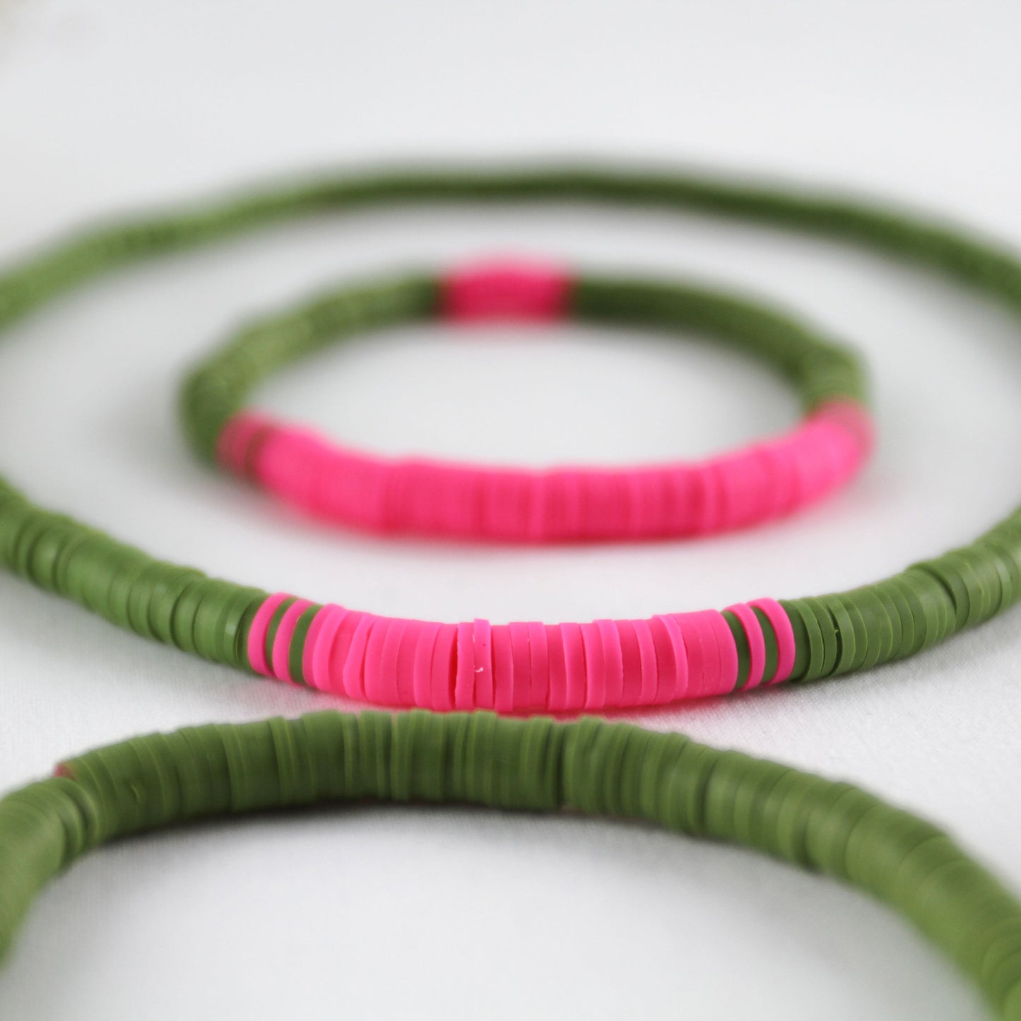 Neon Jungle Matcha Flash – Katsuki-Schmuckset in Olivgrün und Neon-Pink