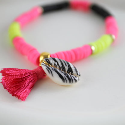 Zebra Beach – Katsuki-Armband in Neon-Pink und Schwarz mit Zebra-Muschel
