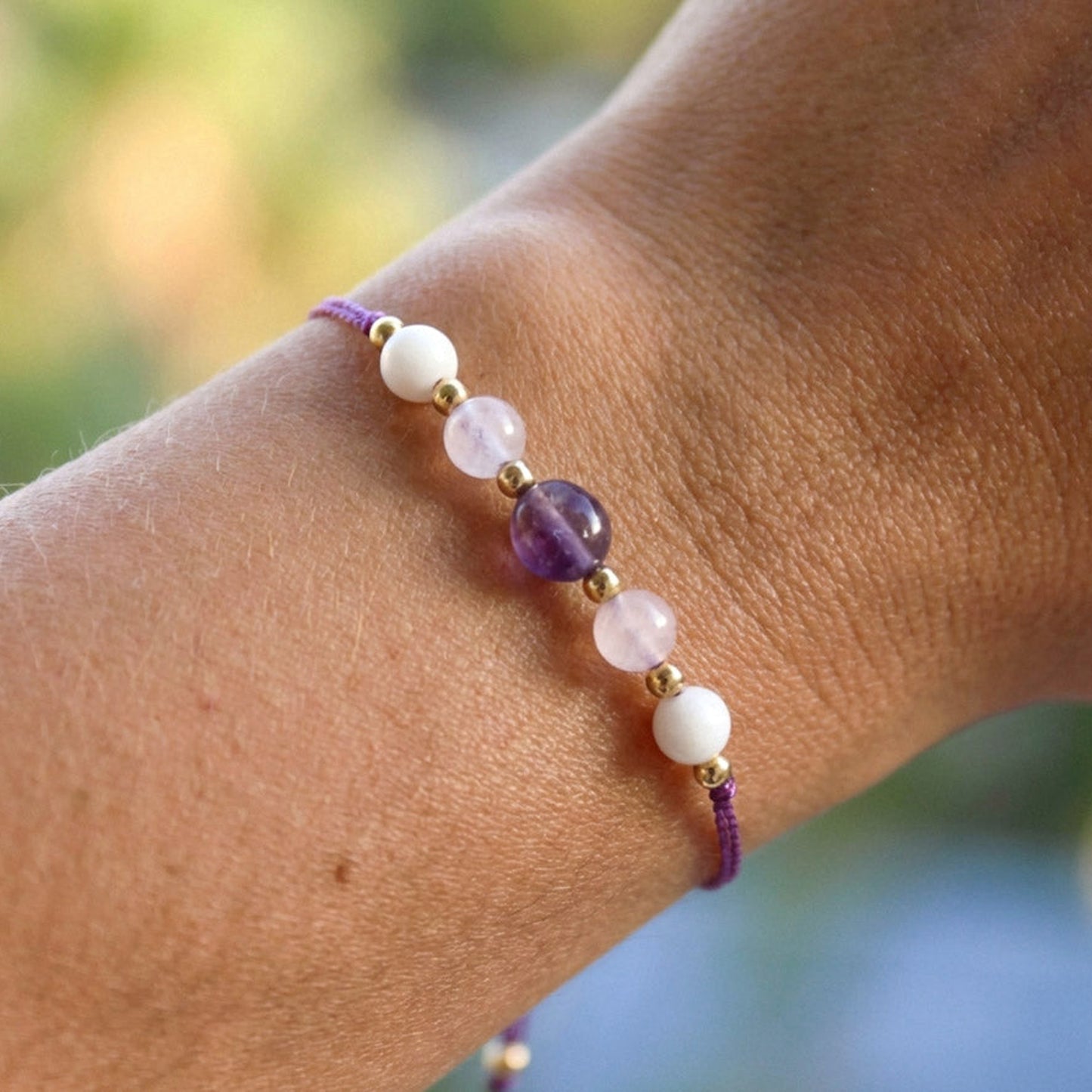 Lilac Harmony – Armband mit Perlmuttperle, Rosenquarz & Amethyst