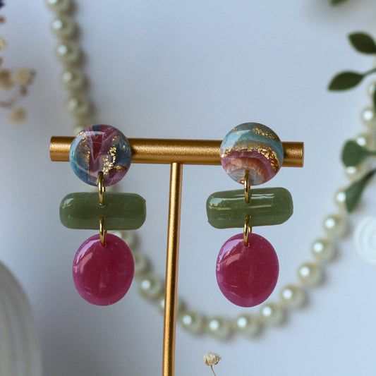 Little Rose Gilded Marble – Dreistufige Ohrhänger in Rosé und Olivgrün