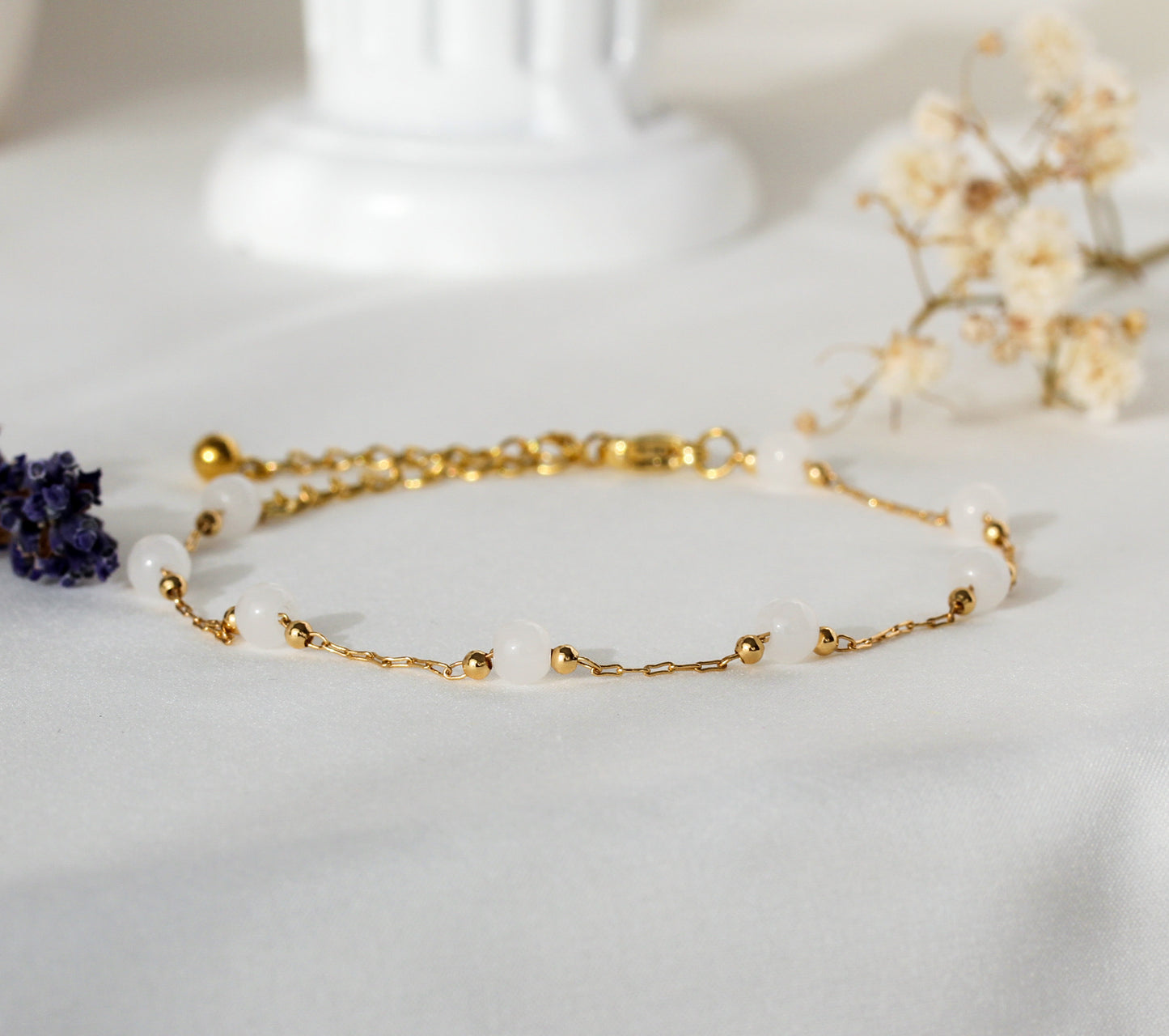 Ivory Whisper – Armband mit weißen Schmuckperlen