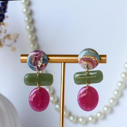 Little Rose Gilded Marble – Dreistufige Ohrhänger in Rosé und Olivgrün