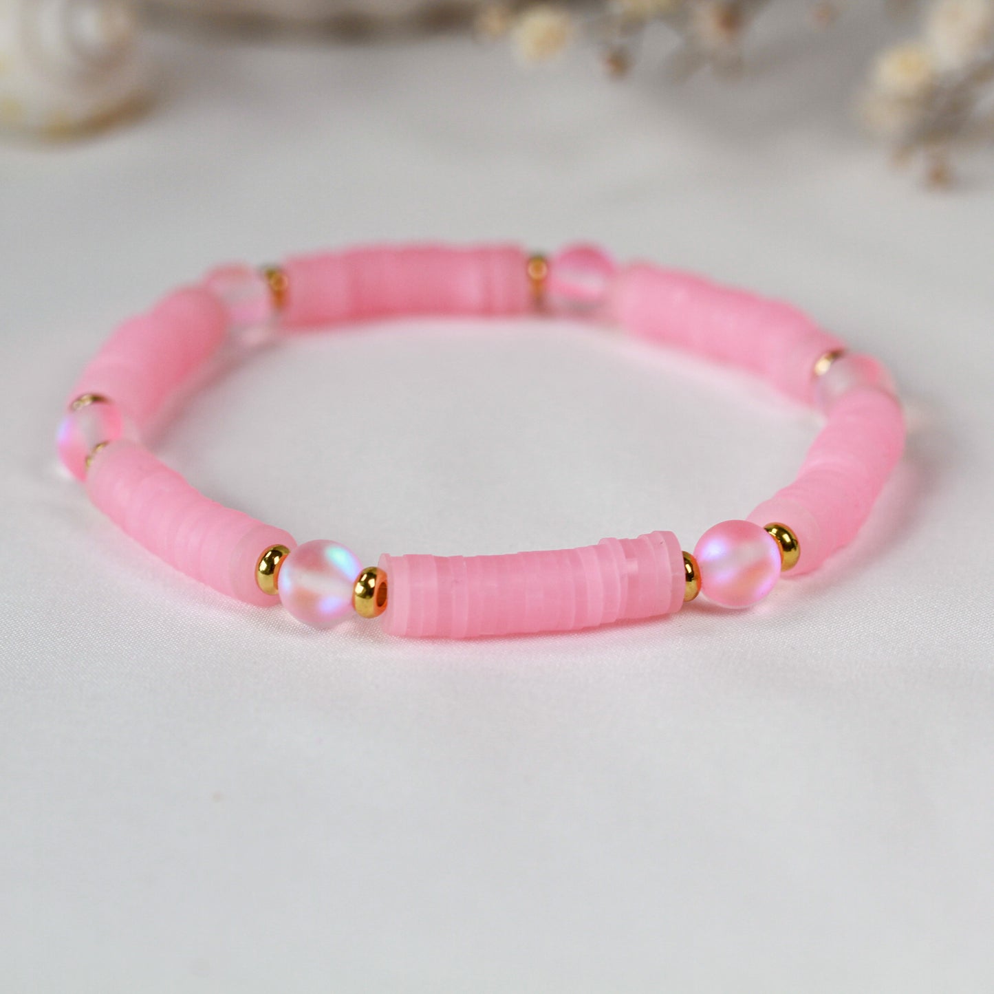Pink Aura – Katsuki-Armband mit schimmernden Perlen