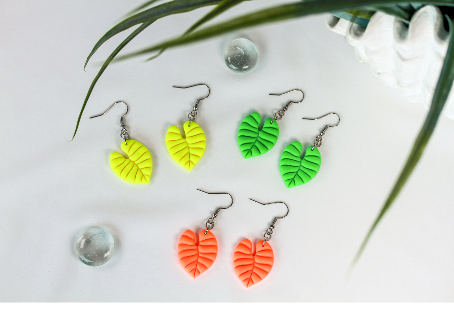 Neon Monstera – Ohrringe