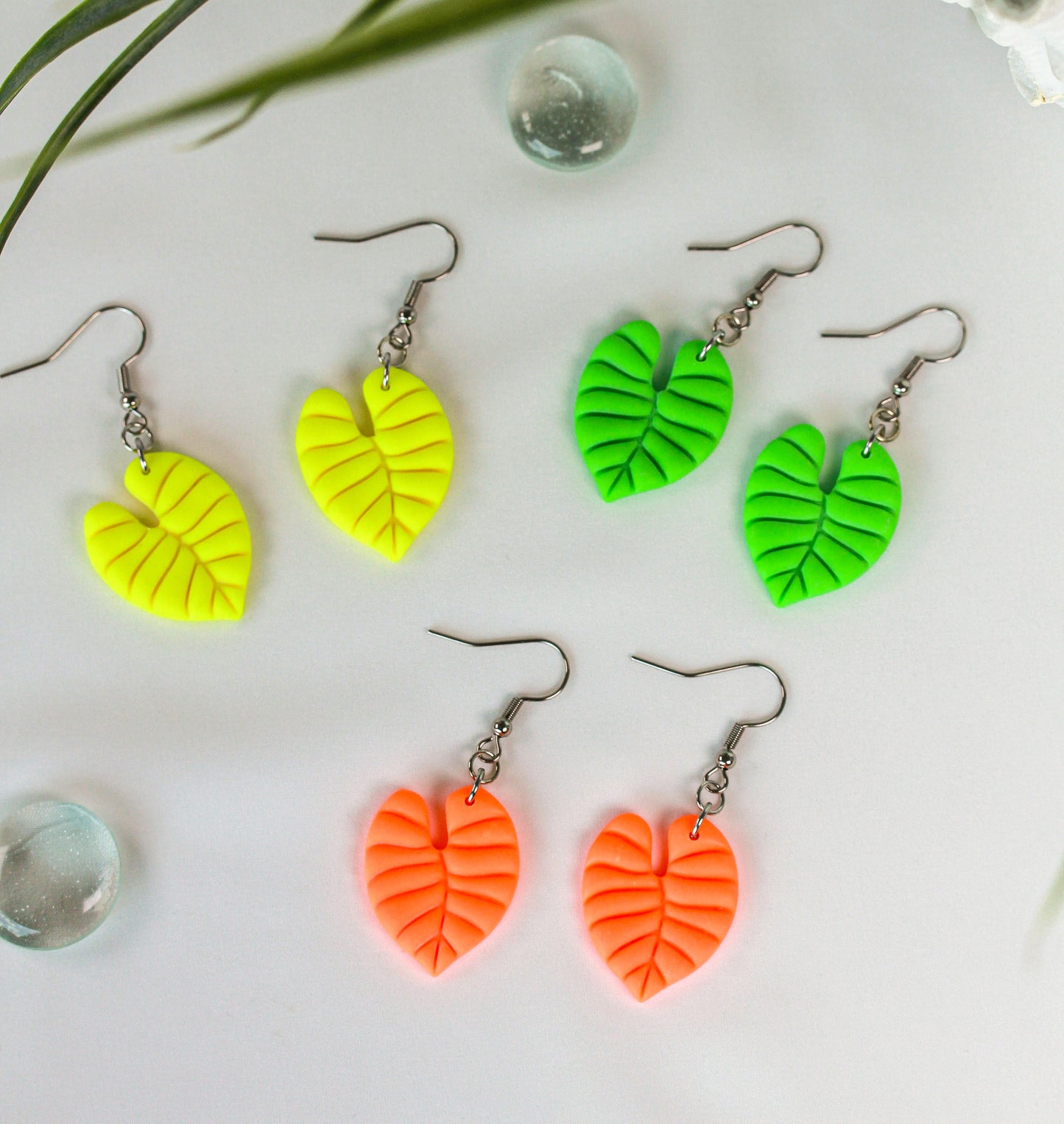Neon Monstera – Ohrringe