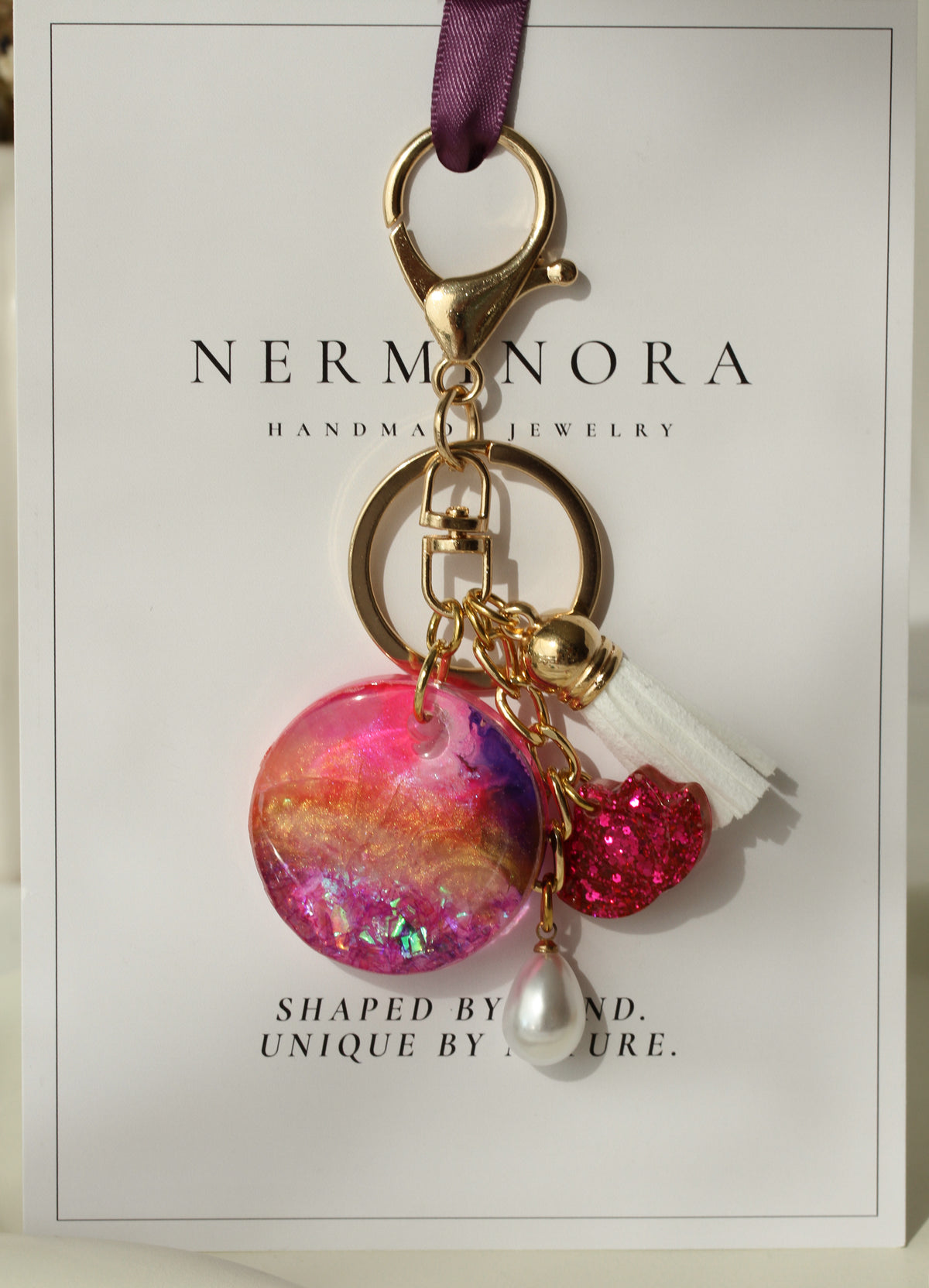 Hemera – Schlüsselanhänger & Bag Charm in Pink und Gold mit Resin-Anhänger