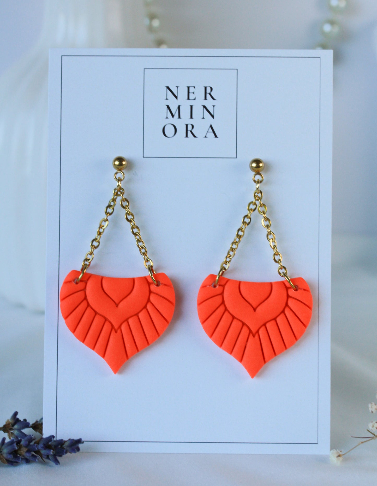 Wild Heart Swing – Gerillte Hängeohrringe in Orange-Rot