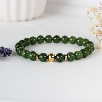 Verdora – Grünes Natursteinarmband mit Goldakzent