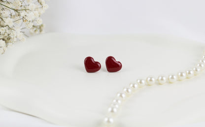 Rote Herz Ohrstecker – Handgefertigte kleine Polymer Clay Valentinstags-Ohrringe