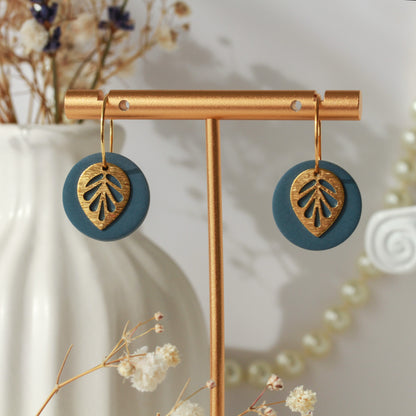 Marlen Goldleaf – Runde Ohrringe mit goldenem Blatt