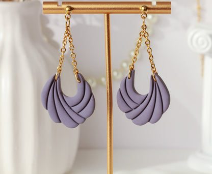 Dewlight Chain – Matte Chain-Ohrringe mit Bogenform