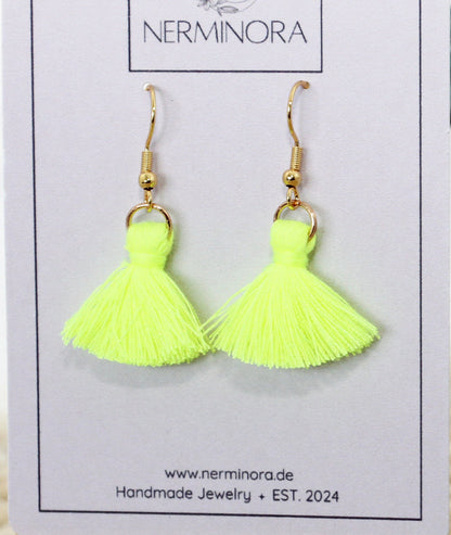 Neon Gelbes Sommer Katsuki Armband mit Quaste & Charm – Handgefertigtes Perlenarmband