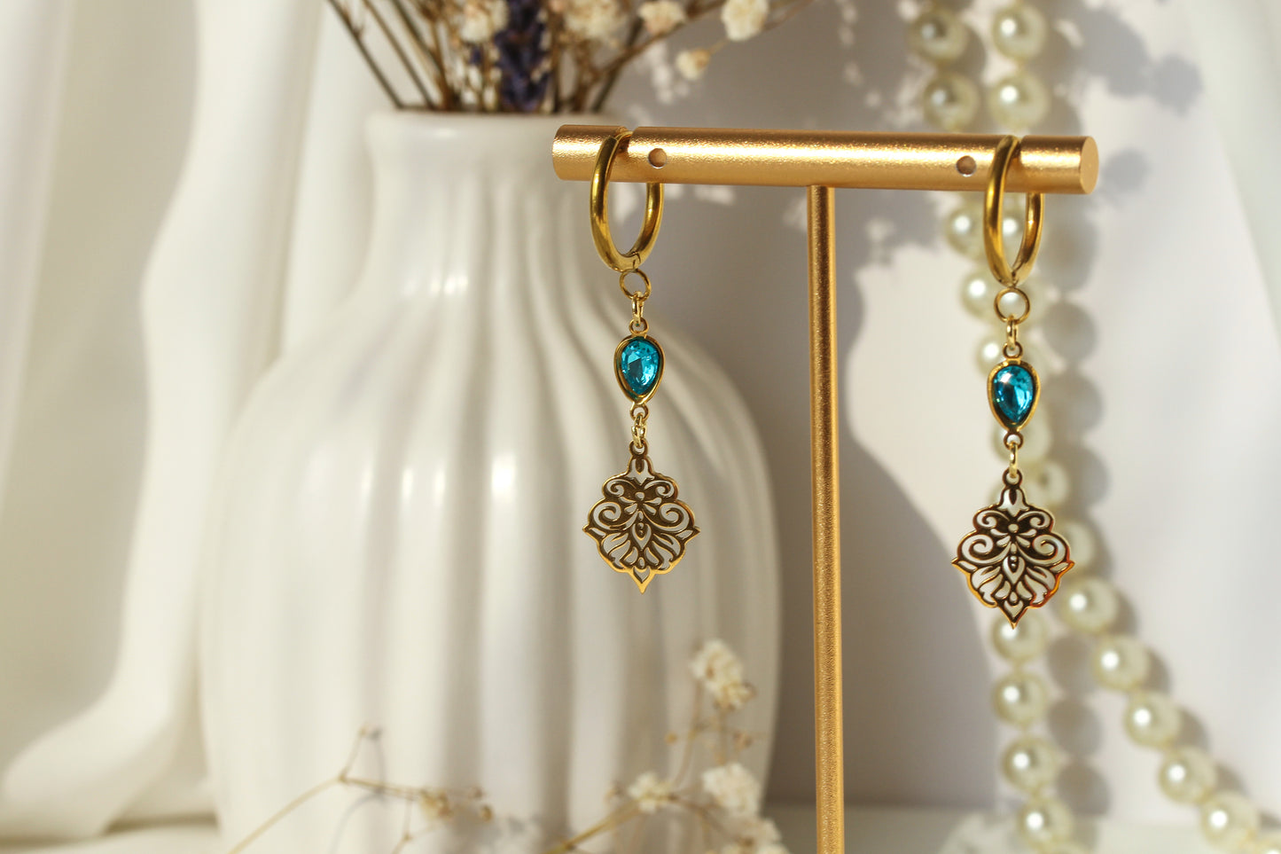Aegina Crystal Set – Goldfarbener Schmuck mit blaugrünem Kristall