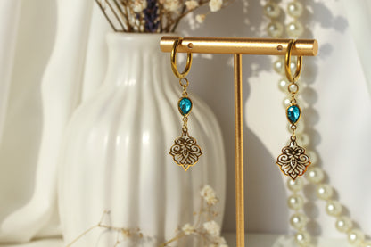 Aegina Crystal Set – Goldfarbener Schmuck mit blaugrünem Kristall