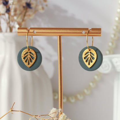 Marlen Goldleaf – Runde Ohrringe mit goldenem Blatt