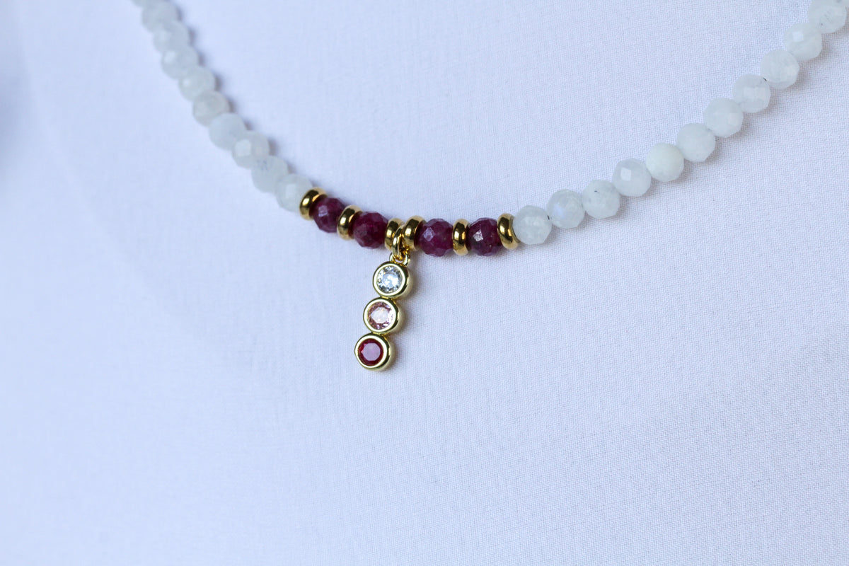 Scarlet Moon – Schmuckset mit Rubin, Mondstein und Zirkonia-Anhänger