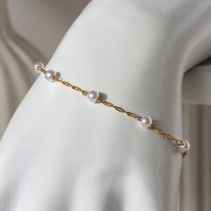 Pearl Veil – Zartes Armband mit Perlen
