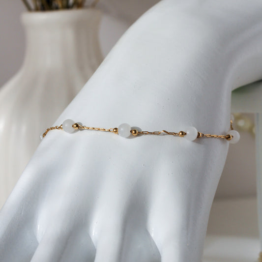 Ivory Whisper – Armband mit weißen Schmuckperlen