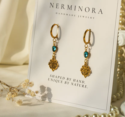 Aegina Crystal Set – Goldfarbener Schmuck mit blaugrünem Kristall