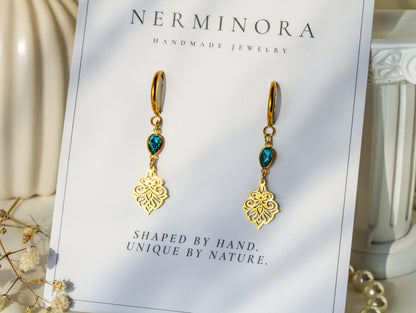 Aegina Crystal Set – Goldfarbener Schmuck mit blaugrünem Kristall
