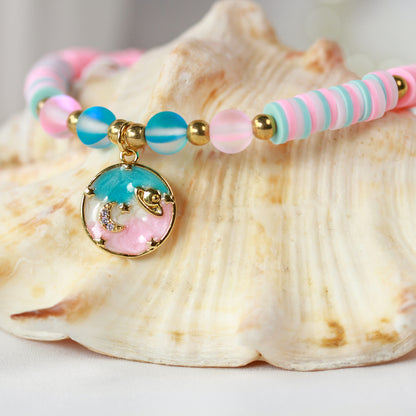 Soft Horizon – Buntes Katsuki-Armband mit Mond-und-Sterne-Anhänger