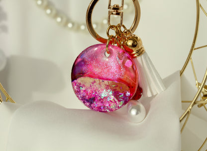 Hemera – Schlüsselanhänger & Bag Charm in Pink und Gold mit Resin-Anhänger