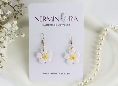 Weiße Daisy Blumen Creolen – Handgemachte Gänseblümchen Polymer Clay Ohrringe