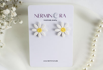 Weiße Daisy Blumen Creolen – Handgemachte Gänseblümchen Polymer Clay Ohrringe
