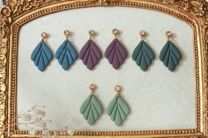 Marlen Leaf – Kleine matte Blatt-Ohrringe