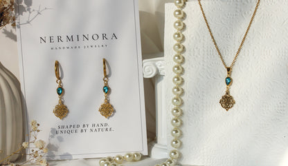 Aegina Crystal Set – Goldfarbener Schmuck mit blaugrünem Kristall