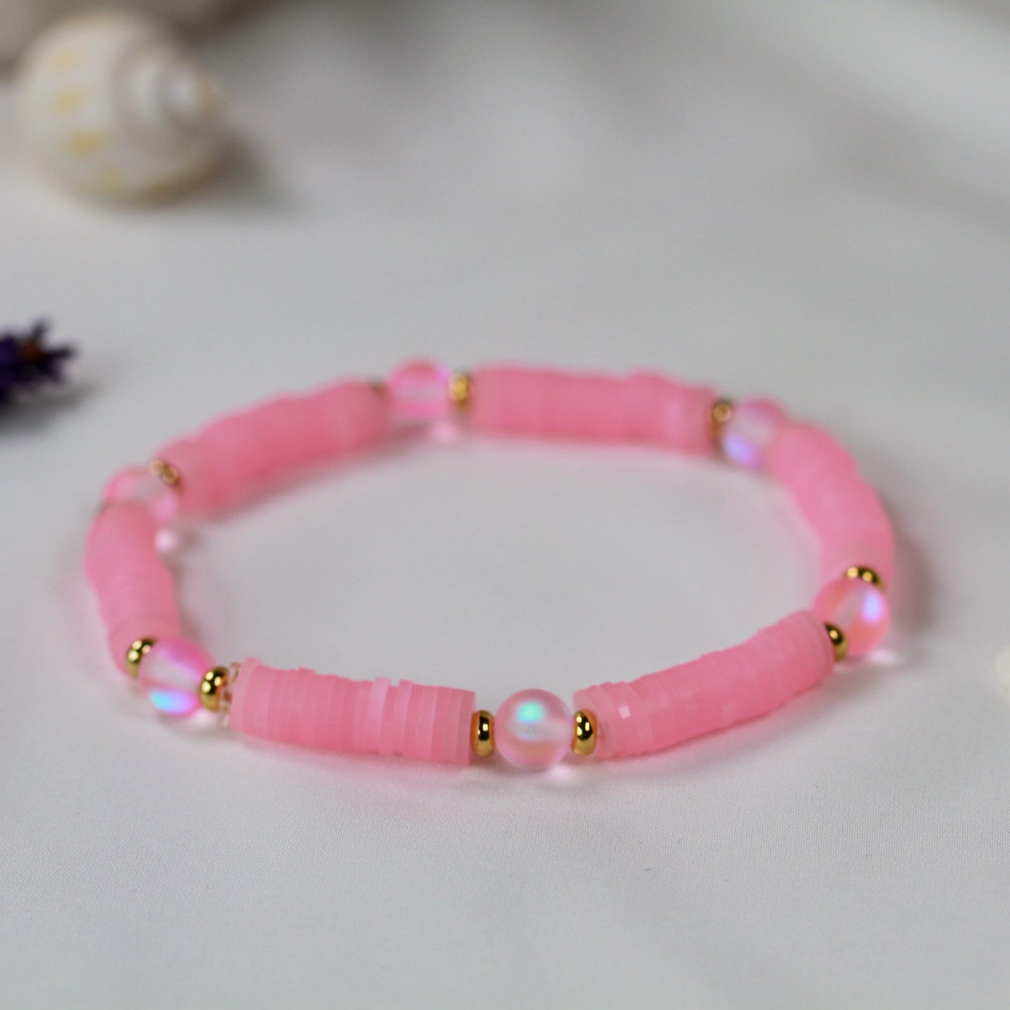 Pink Aura – Katsuki-Armband mit schimmernden Perlen