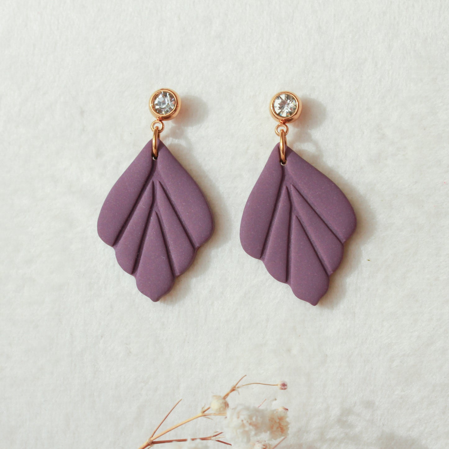 Marlen Leaf – Kleine matte Blatt-Ohrringe