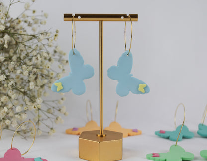 Bunte Butterfly Creolen – Handgefertigte Polymer Clay Schmetterling Ohrringe
