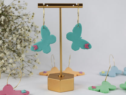 Bunte Butterfly Creolen – Handgefertigte Polymer Clay Schmetterling Ohrringe