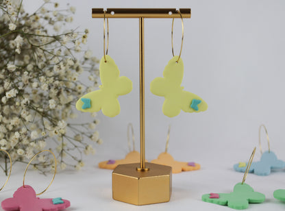 Bunte Butterfly Creolen – Handgefertigte Polymer Clay Schmetterling Ohrringe
