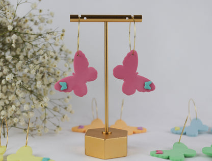 Bunte Butterfly Creolen – Handgefertigte Polymer Clay Schmetterling Ohrringe