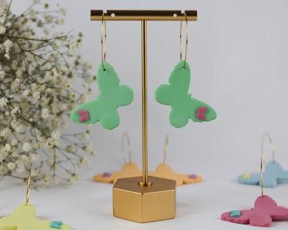 Bunte Butterfly Creolen – Handgefertigte Polymer Clay Schmetterling Ohrringe