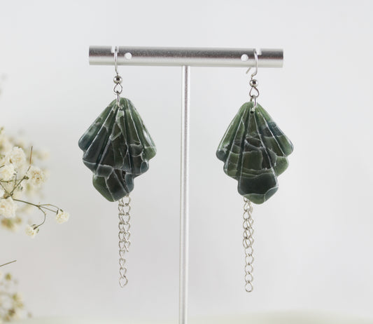 Grün marmorierte Polymer Clay Ohrringe mit Kettenelementen