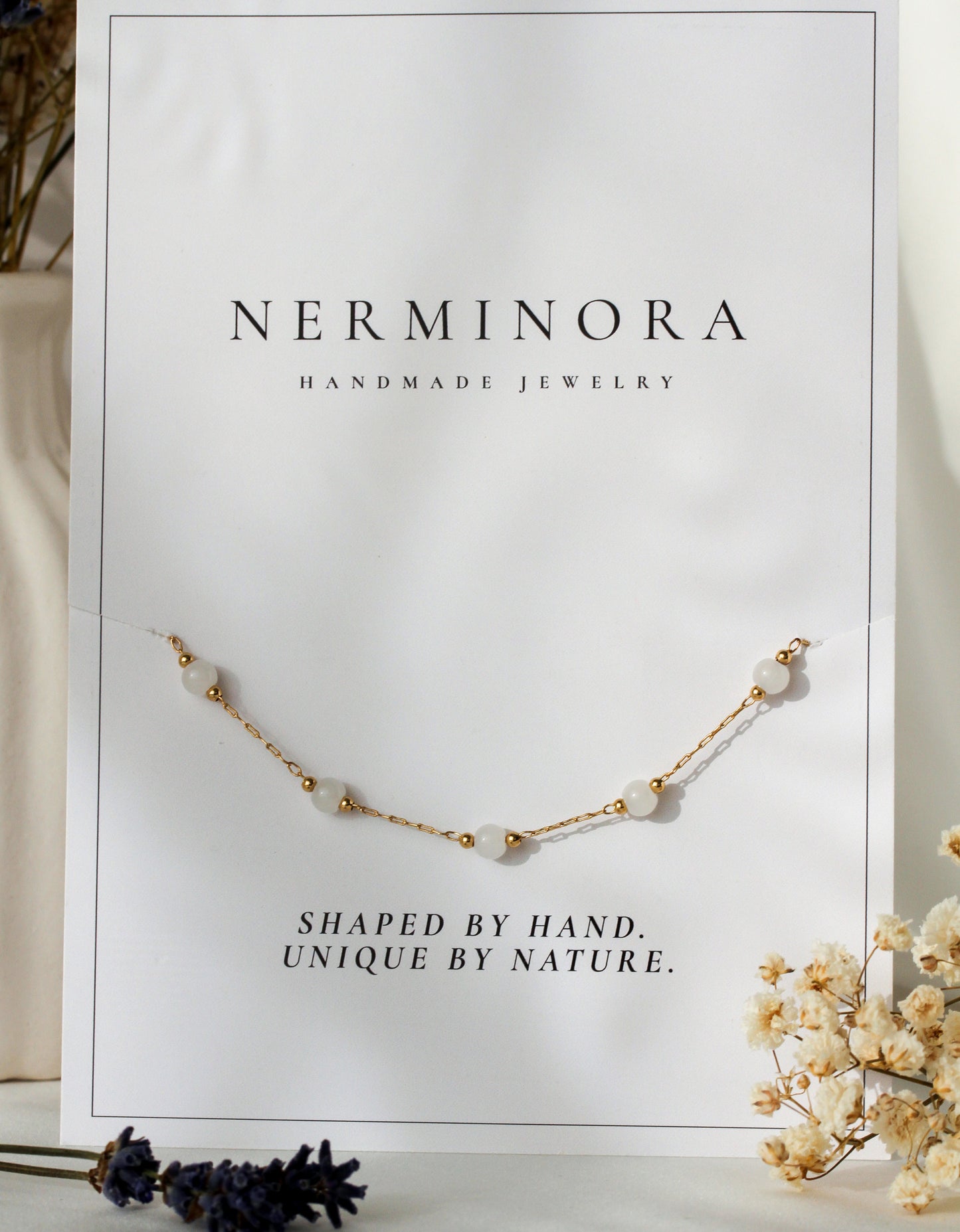 Ivory Whisper – Armband mit weißen Schmuckperlen