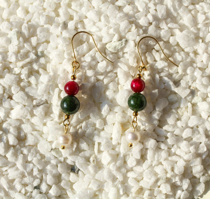 Forest Berry – Ohrringe in Beerenrot, Dunkelgrün und Perlweiß