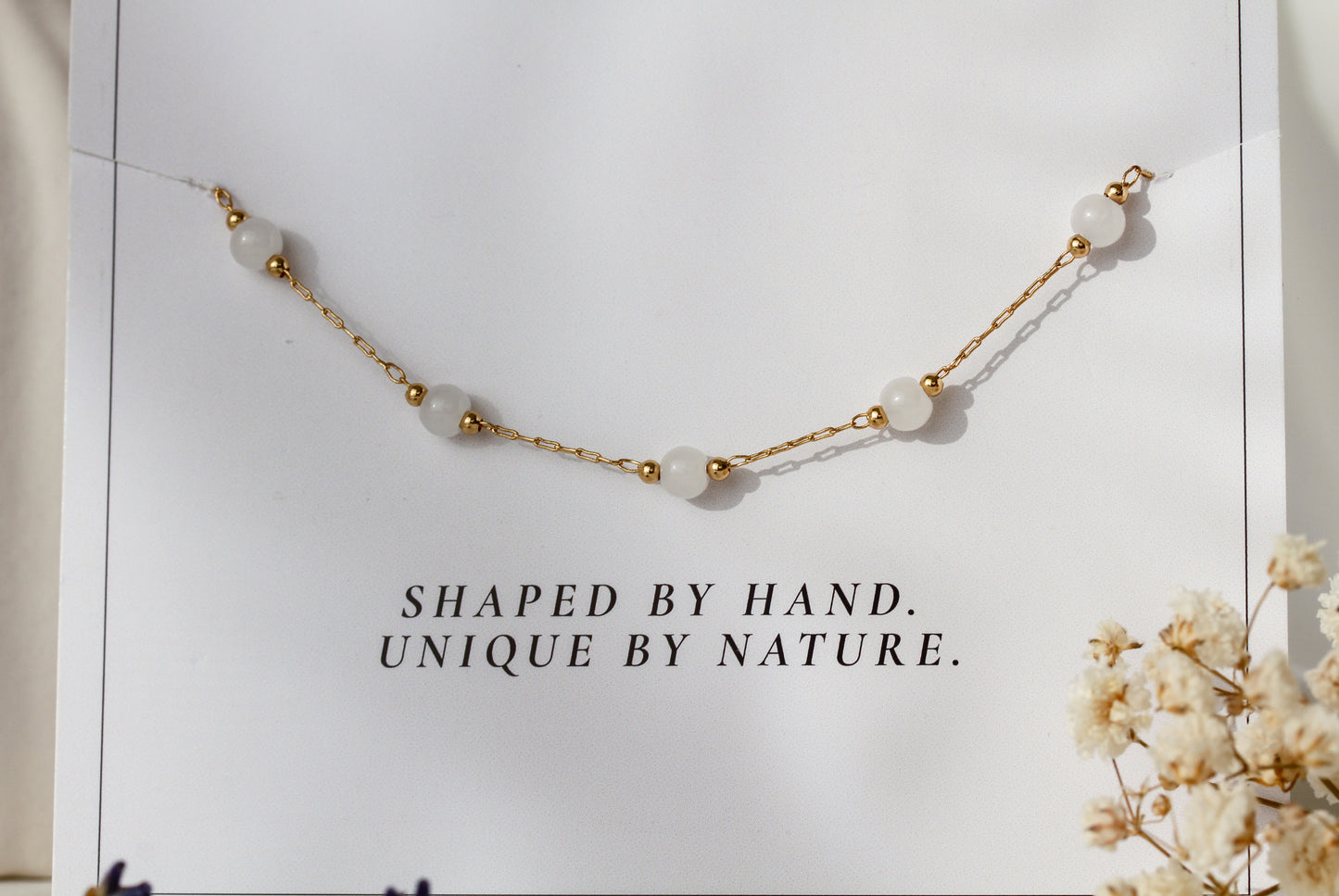 Ivory Whisper – Armband mit weißen Schmuckperlen