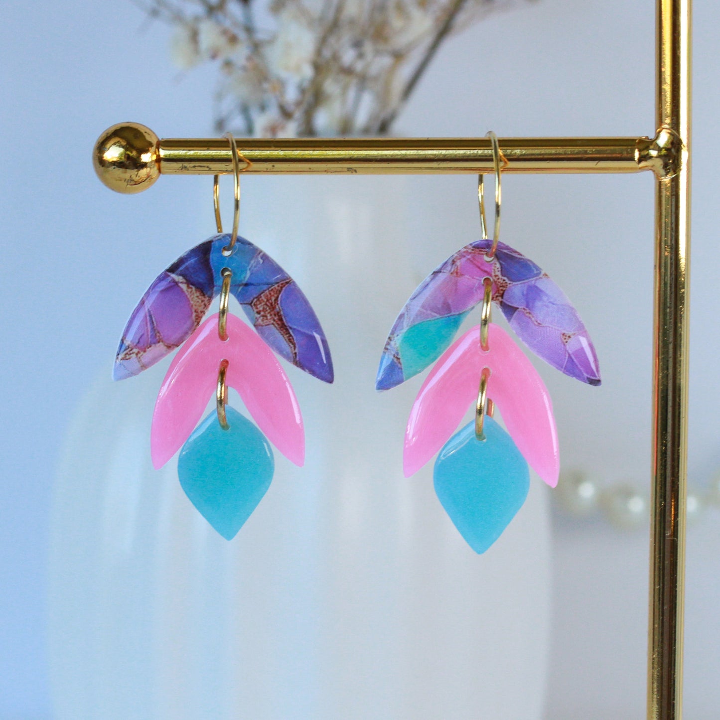 Bloom Pop Petals – Dreistufige Blattform-Ohrhänger in Petrol und Fuchsia