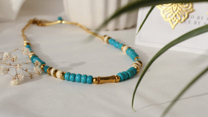 Thetis Arc – Türkise Halskette mit goldenem Mittelstück