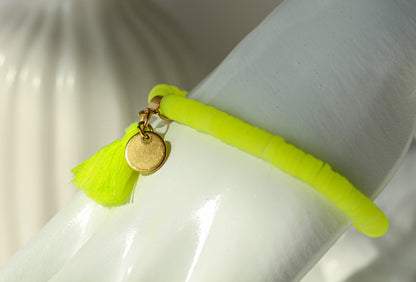 Neon Cyber – Gelbes Katsuki-Armband mit Quaste und Plättchen-Anhänger