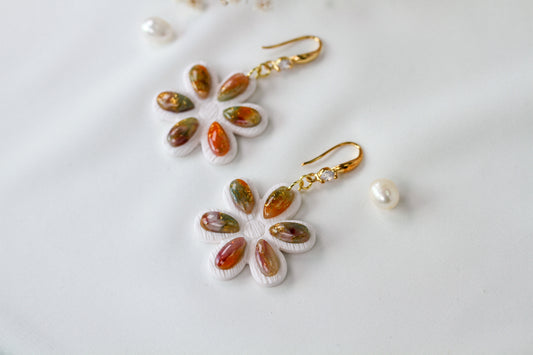 Amber Daisy Bloom – Florale Ohrringe