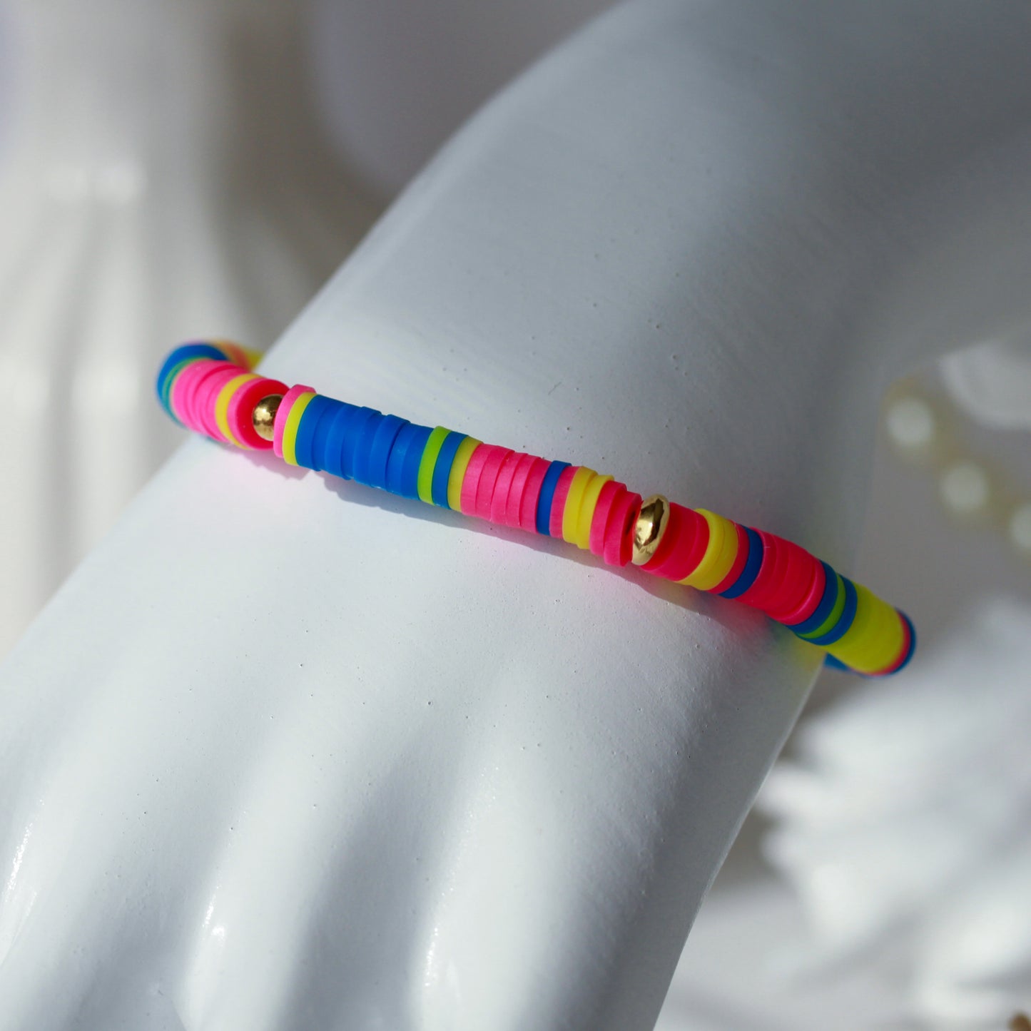 Confetti Pop – Buntes Katsuki-Armband mit Akzentperle