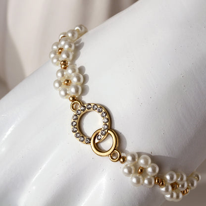 Eternal Pearl – Perlenarmband mit funkelndem Ringelement