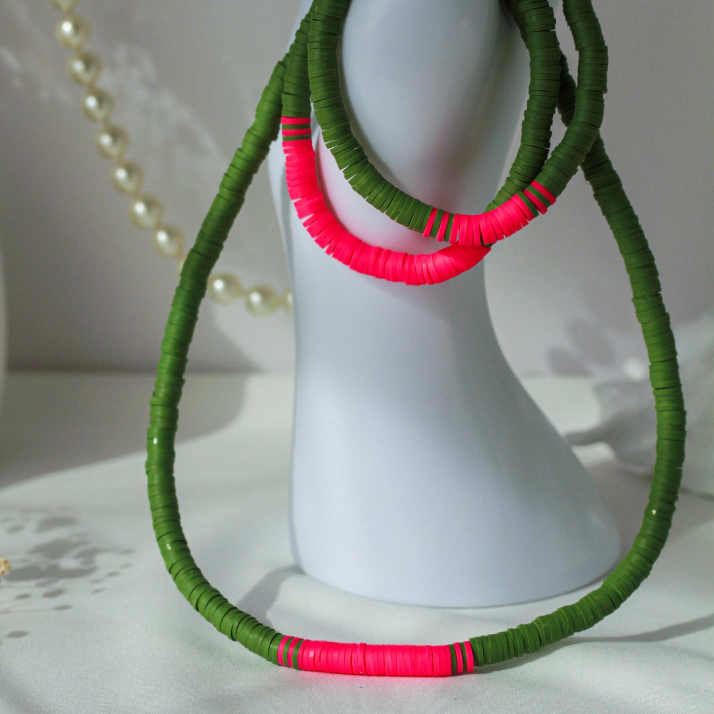 Neon Jungle Matcha Flash – Katsuki-Schmuckset in Olivgrün und Neon-Pink