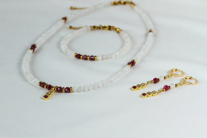 Scarlet Moon – Schmuckset mit Rubin, Mondstein und Zirkonia-Anhänger