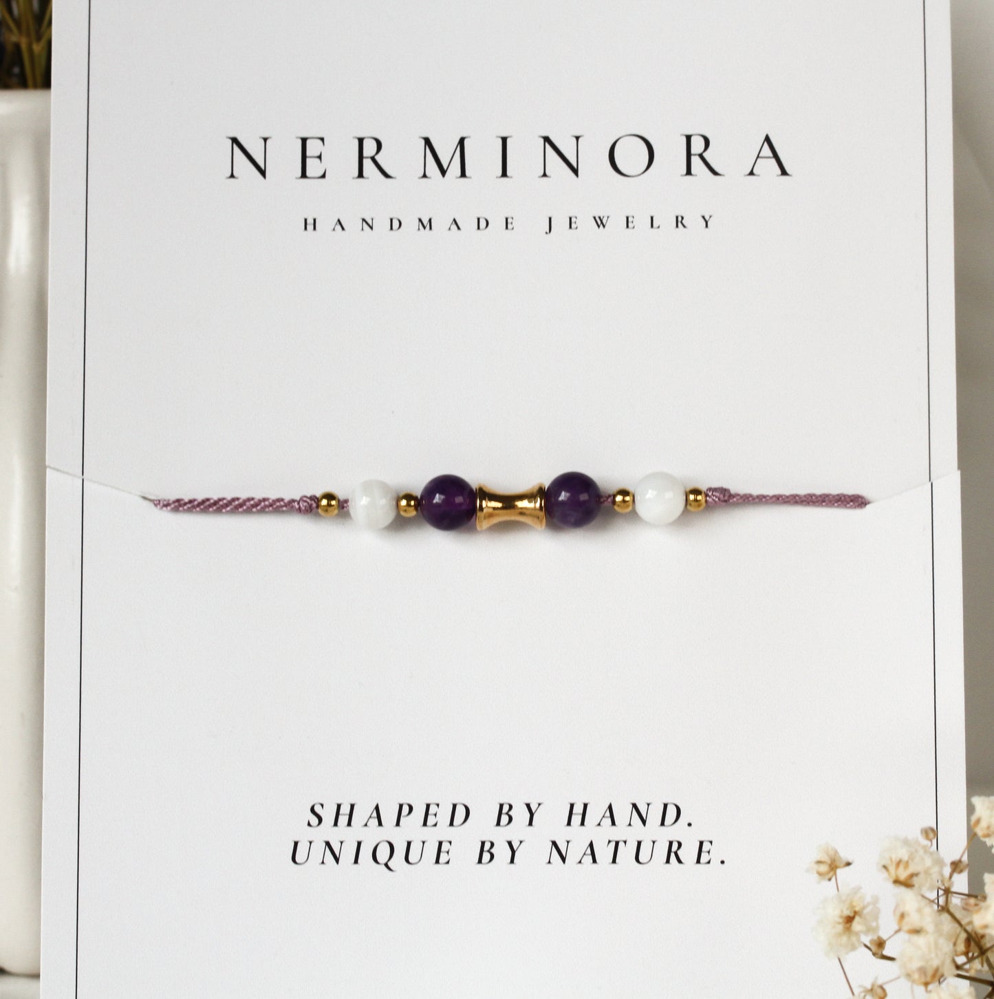 Violet Balance – Amethyst-Armband mit Perlmuttperlen